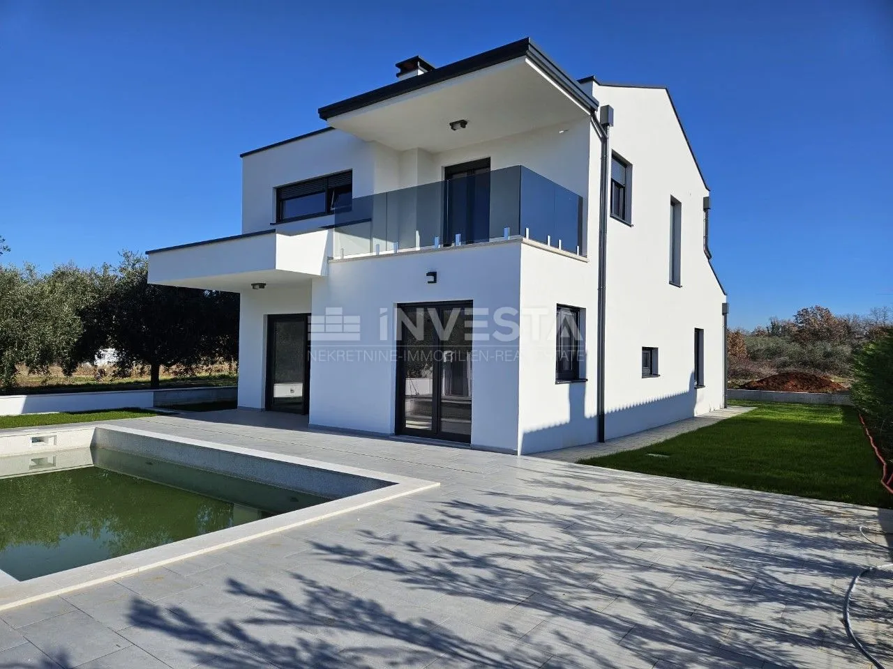 moderna vila u okolici poreča s pogledom na more - slika 9