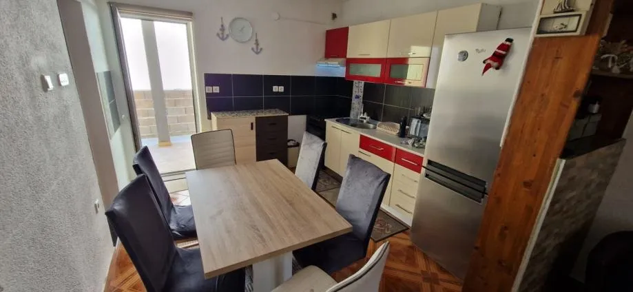 vir, kuća s 2 apartmana(148m2), 150 metara do plaže (prodaja) - slika 11