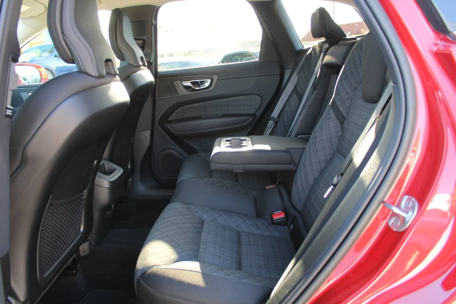 volvo xc60 b4 2.0d automatik *led, navigacija, kamera* - slika 11