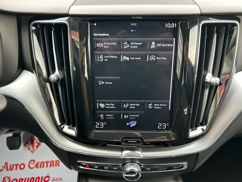 volvo xc60 2.0 d3 2018.,servisna, navi, kamera, park senz, alu 18.... - slika 16