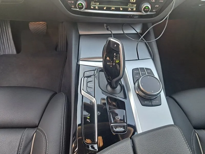 bmw serija 5 520d*steptronic* - slika 22