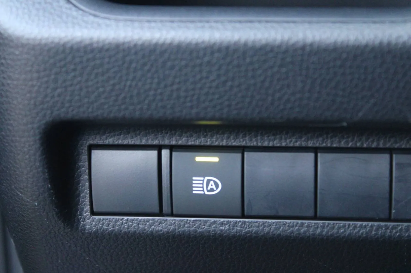 toyota rav4 2.5 hybrid awd automatik *navigacija, kamera* - slika 17