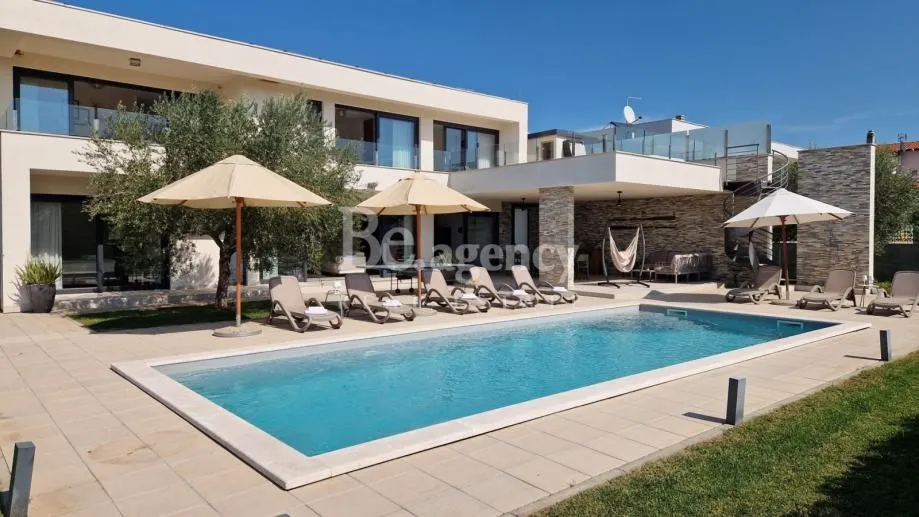 Istra, Novigrad - Luksuzna vila s bazenom 250 m2 (prodaja)