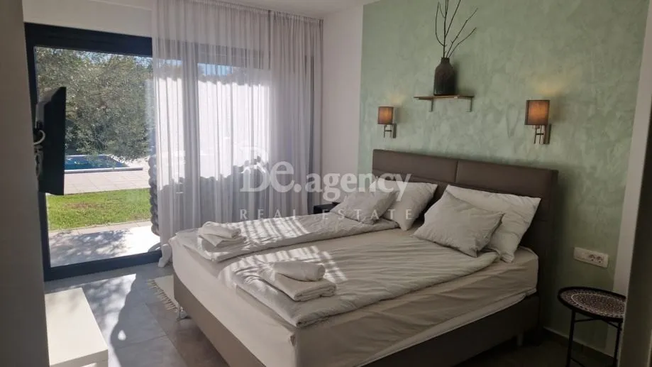 istra, novigrad - luksuzna vila s bazenom 250 m2 (prodaja) - slika 14