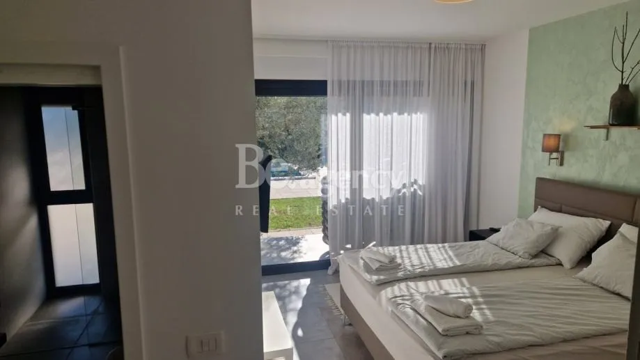 istra, novigrad - luksuzna vila s bazenom 250 m2 (prodaja) - slika 15