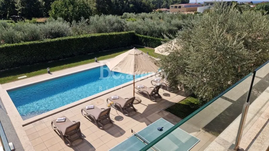 istra, novigrad - luksuzna vila s bazenom 250 m2 (prodaja) - slika 17