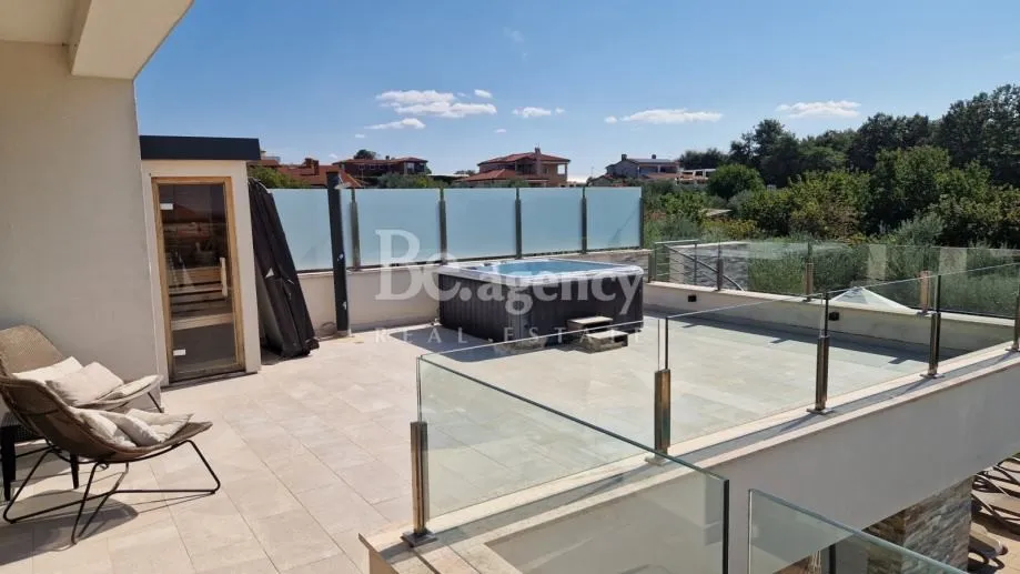 istra, novigrad - luksuzna vila s bazenom 250 m2 (prodaja) - slika 21