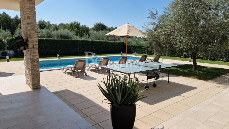 istra, novigrad - luksuzna vila s bazenom 250 m2 (prodaja) - slika 26