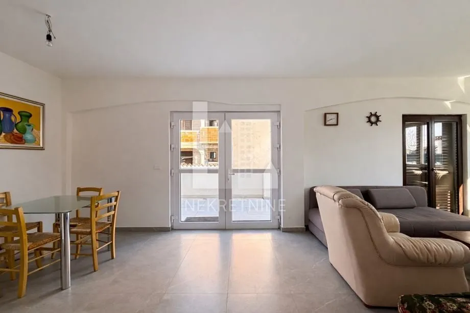 istra, poreč – dvije stambene jedinice, 138,64 m², okućnica ~350 m² - slika 2