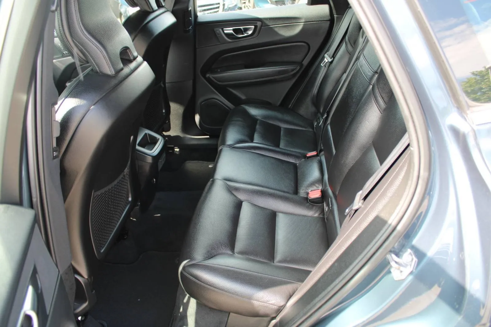 volvo xc60 2.0d automatik *led, navigacija, kamera* - slika 11