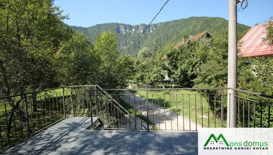 kuća s pomoćnim objektom i uređenom okućnicom (prodaja) - slika 28