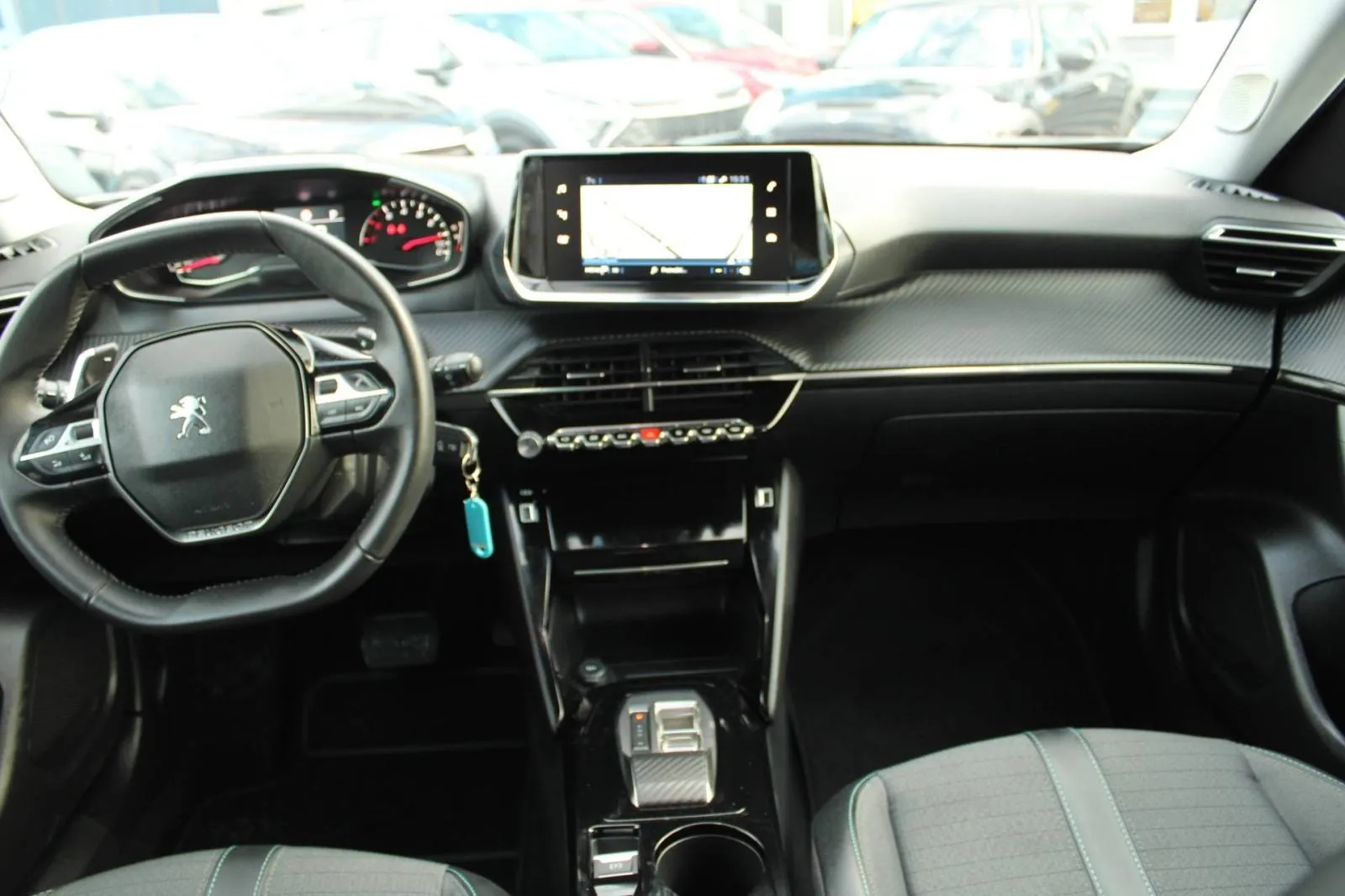 peugeot 2008 1.2 puretech automatik allure *led, navigacija* - slika 12