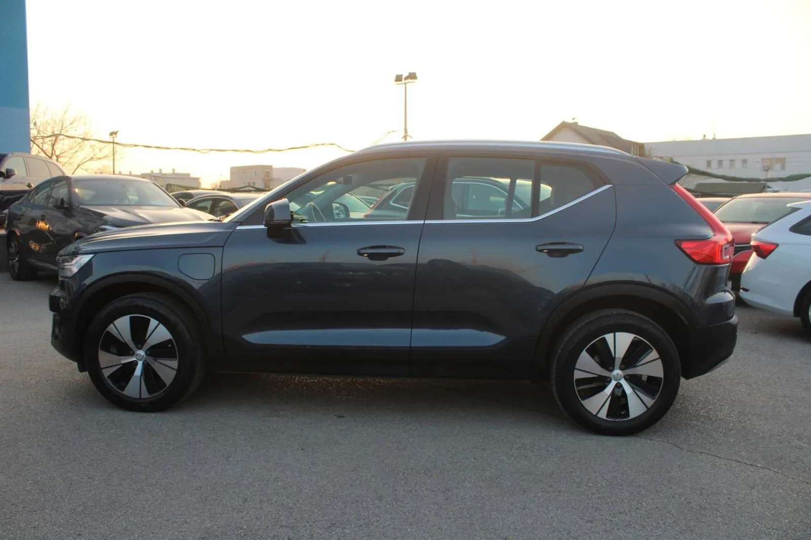 volvo xc40 t5 plug-in hybrid automatik *led, navigacija, kamera* - slika 11