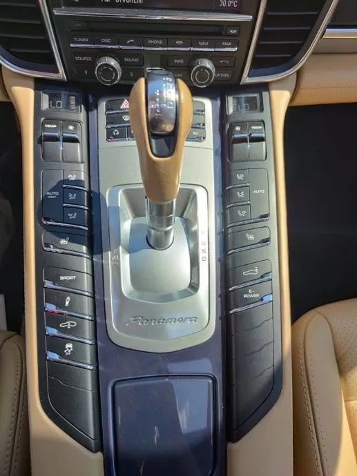 porsche panamera 3.0i s hybrid, automatik f1, garancija - slika 12
