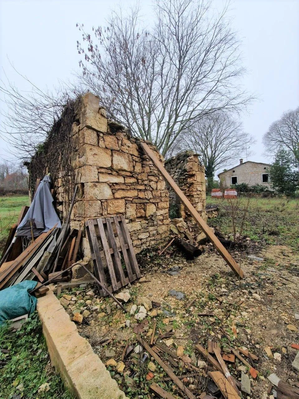 motovun-kamena kuća na prodaji sa velikom okućnicom (prodaja) - slika 5