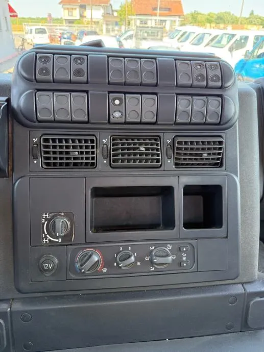 iveco trakker 8x4, 2009 god. - slika 15