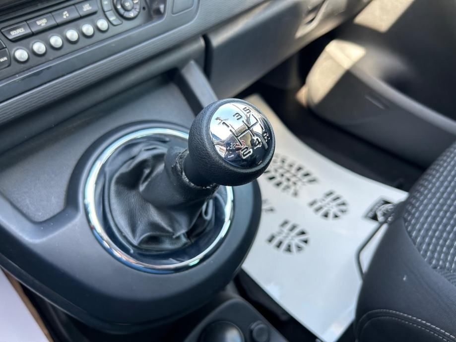 citroën c4 picasso 1,6 vti - 150.000km - garancija - reg 1 god !!! - slika 13