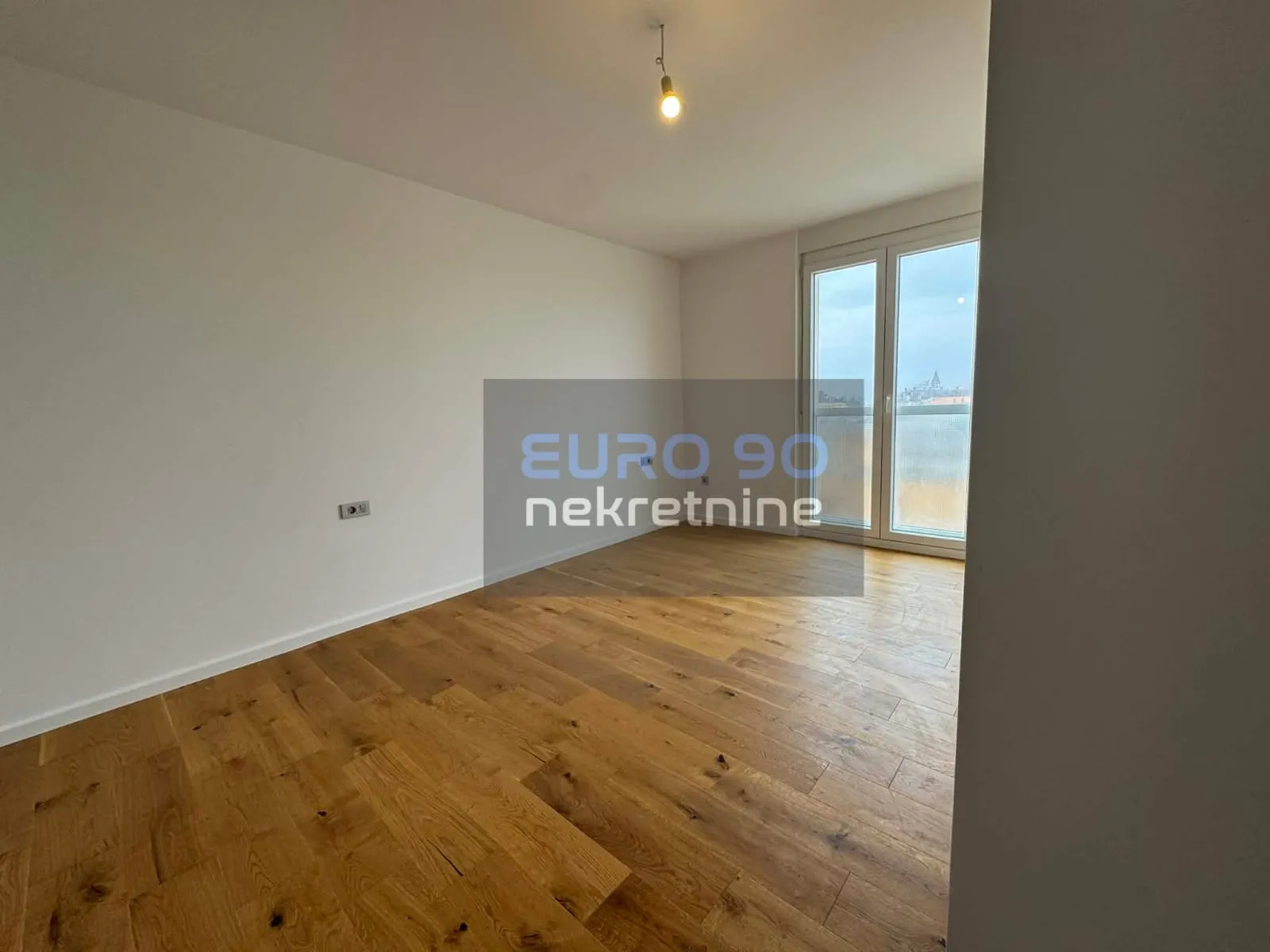 zadar/branimirova obala-renoviran dvosoban stan s liftom,60m2,lokacija - slika 17