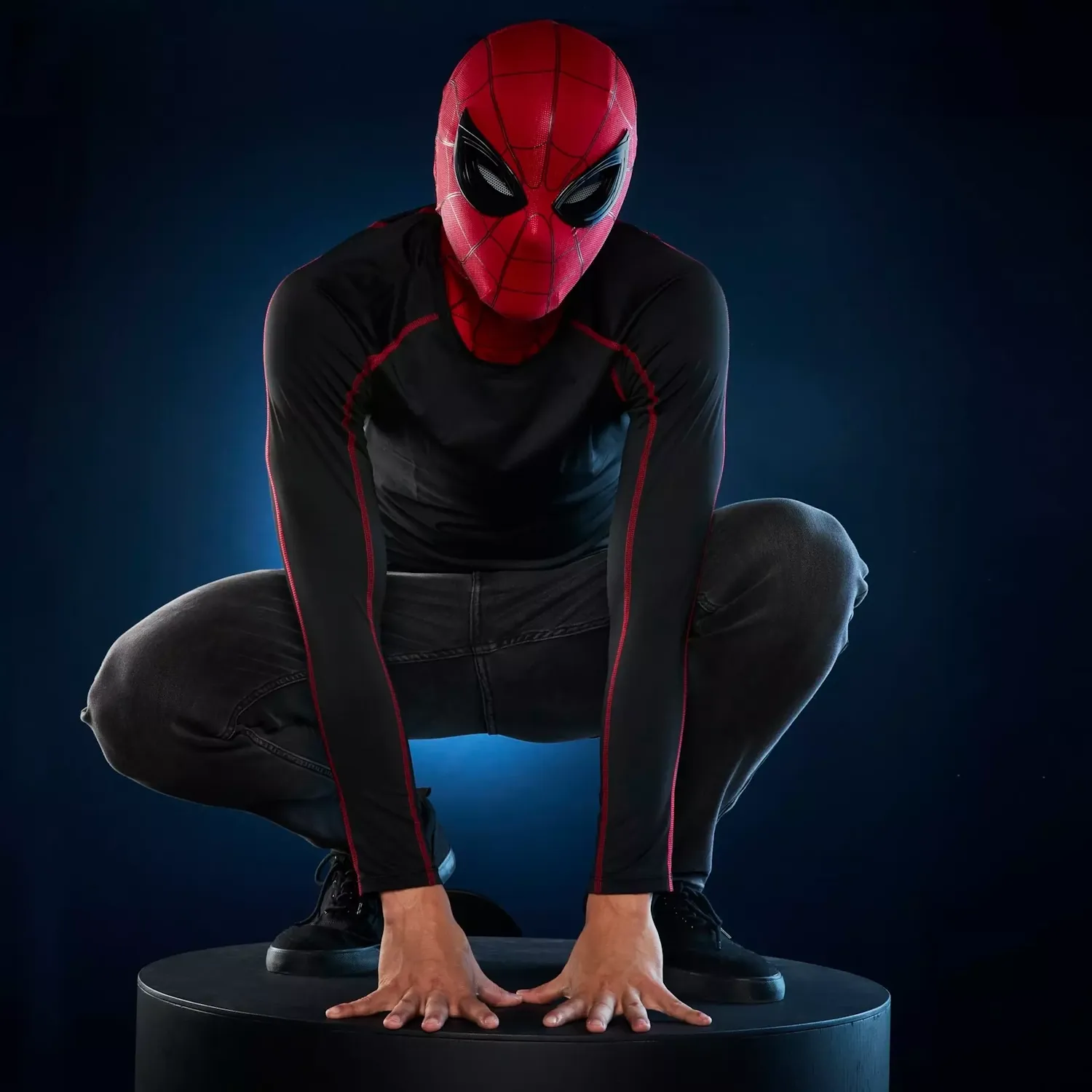 marvel legends series – spider-man electronic expressive mask - slika 4