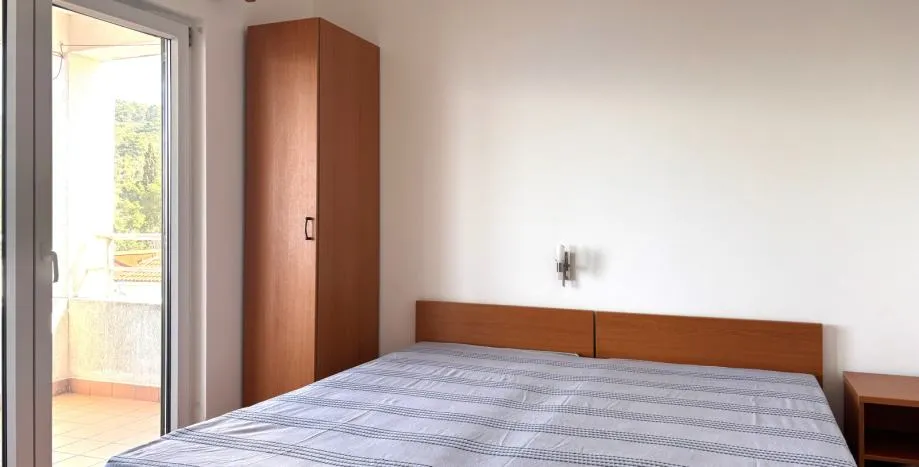 rijetka prilika, apartman u 1. redu do mora - slika 10