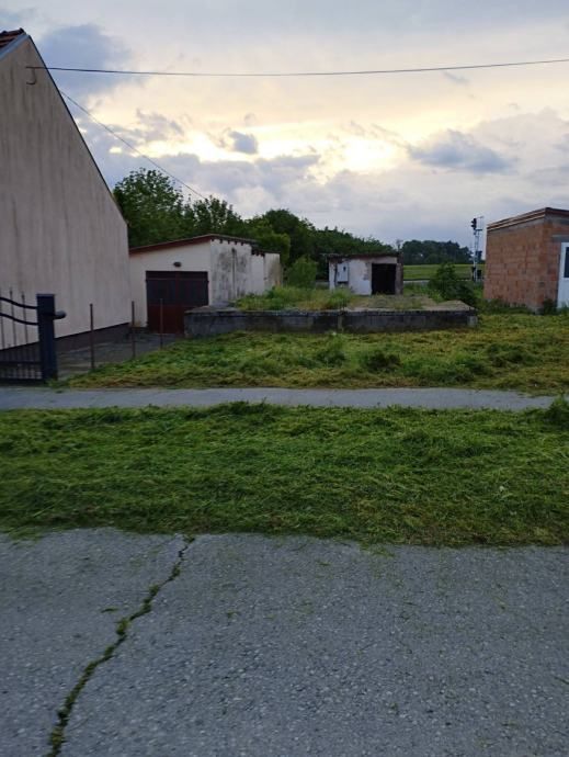 gradjevinsko zemljište, bosutsko, 296 m2 - slika 4