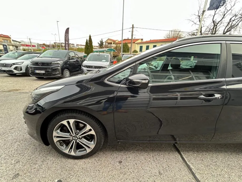 kia ceed sw 1,6 crdi gt line - navi - servis - garancija - reg 1 god!! - slika 4