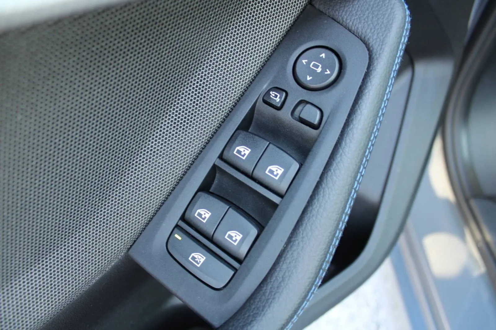 bmw serija 1 118i m paket *harman kardon, led, navigacija, kamera* - slika 13
