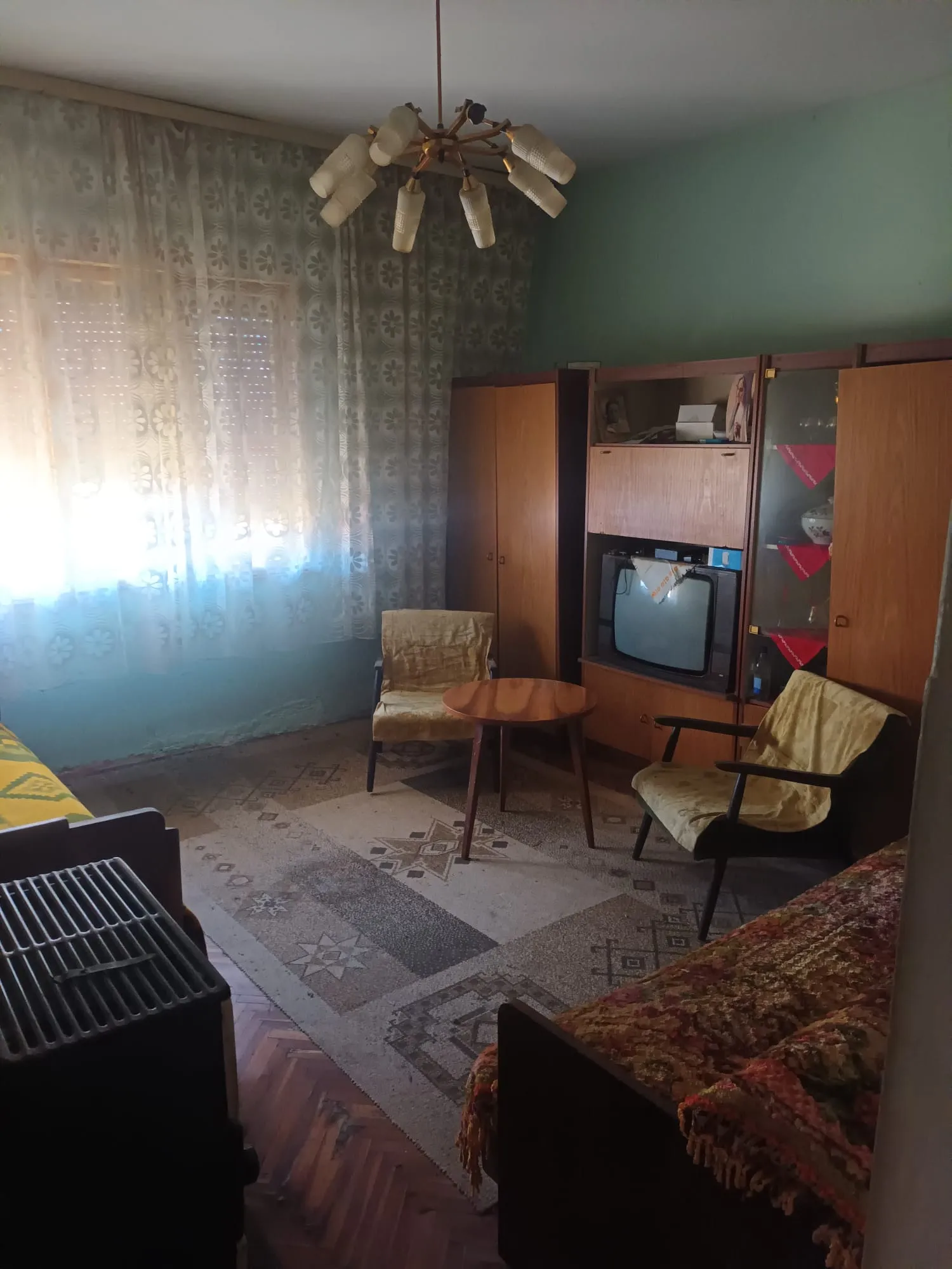 prodaje se kuća za renoviranje s okućnicom i gospodarskim zgradama - slika 15