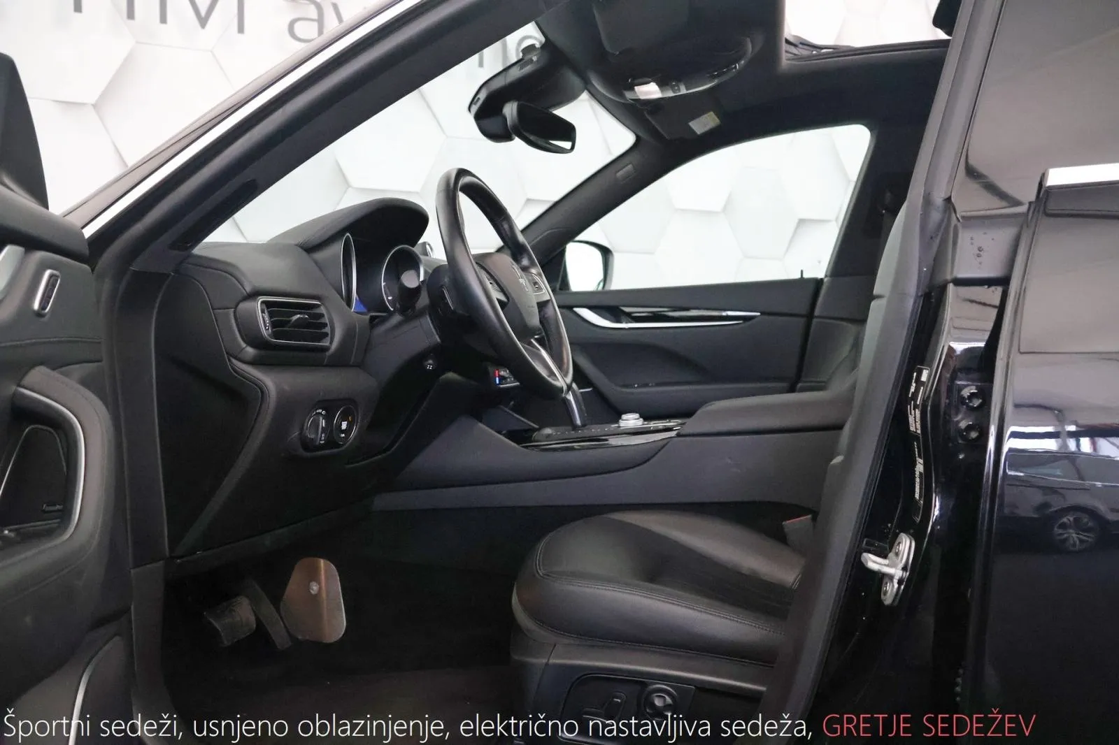maserati levante 3.0 v6 gdi awd at8 panorama airmatic radar - slika 9