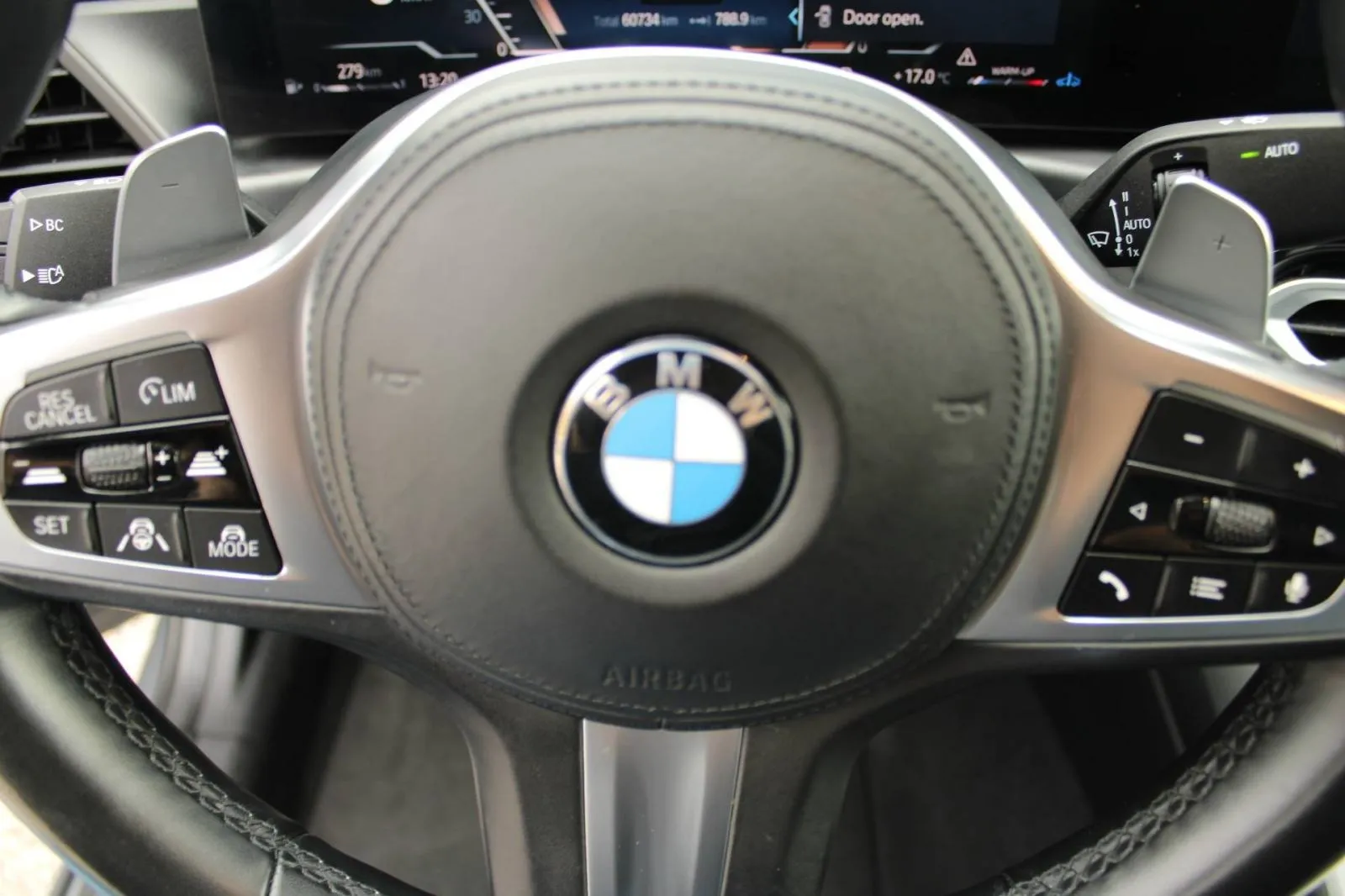 bmw serija 3 320d xdrive automatik m-paket *led, head-up, kamera, navi - slika 15