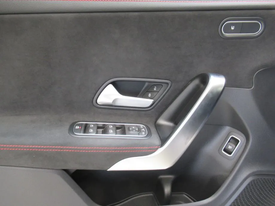 mercedes-benz cla 200 d amg line/keyless/panorama/multibeam led/19" - slika 14