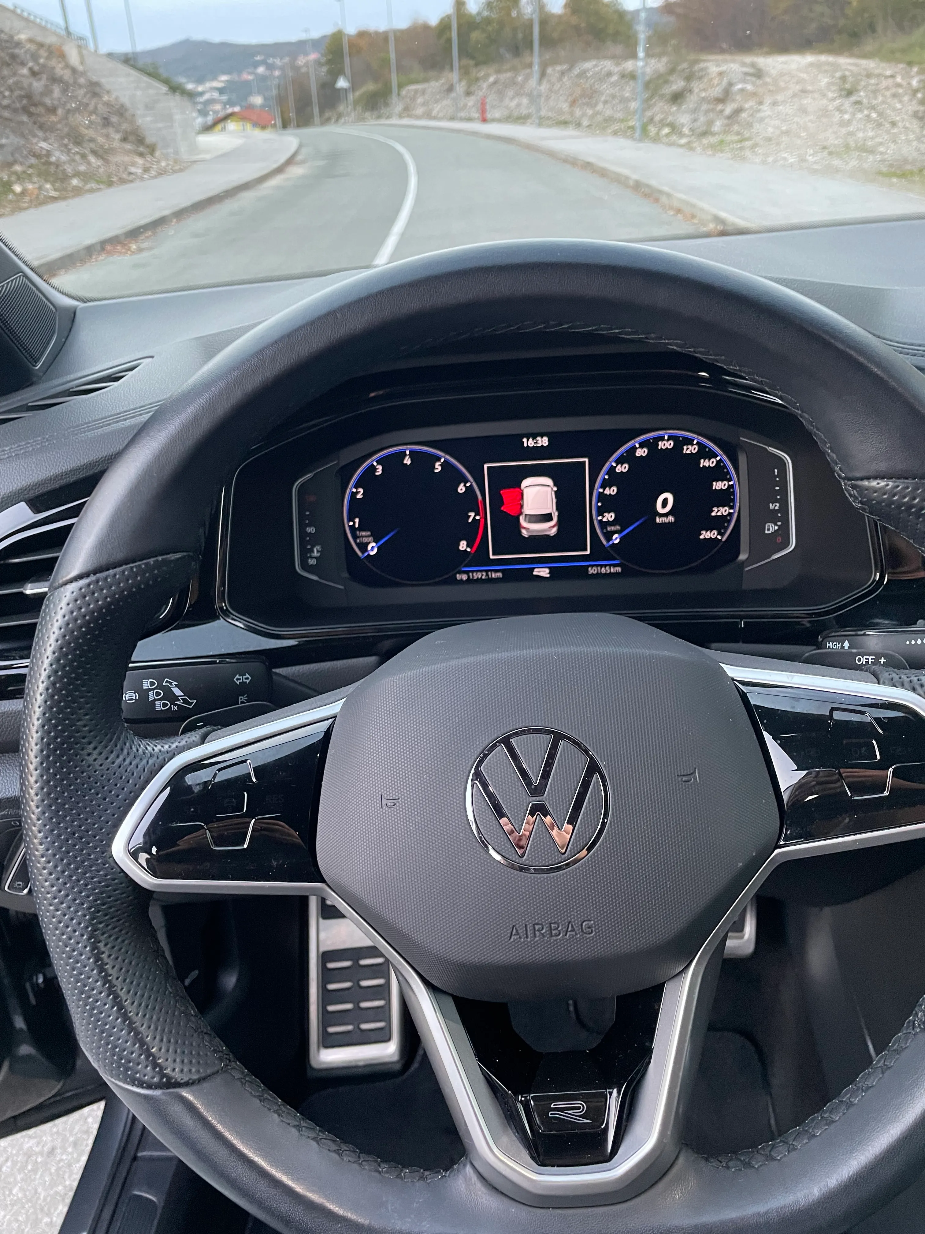 vw t-roc 1.5 tsi,dsg,r-line,black,matrix,iq,kamera - slika 10