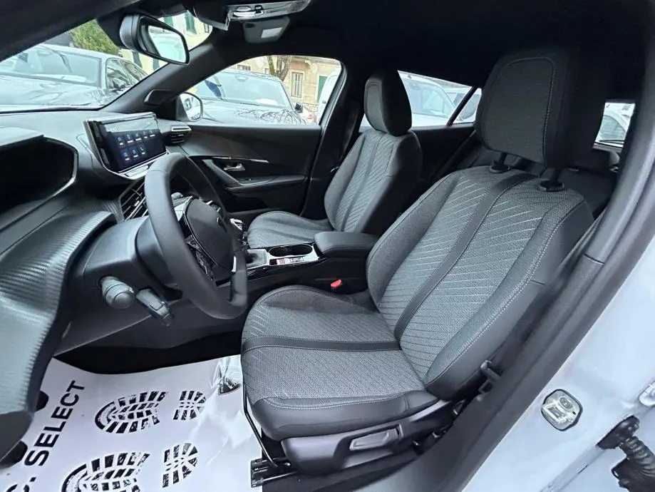 peugeot 2008 allure puretech 100 - slika 10