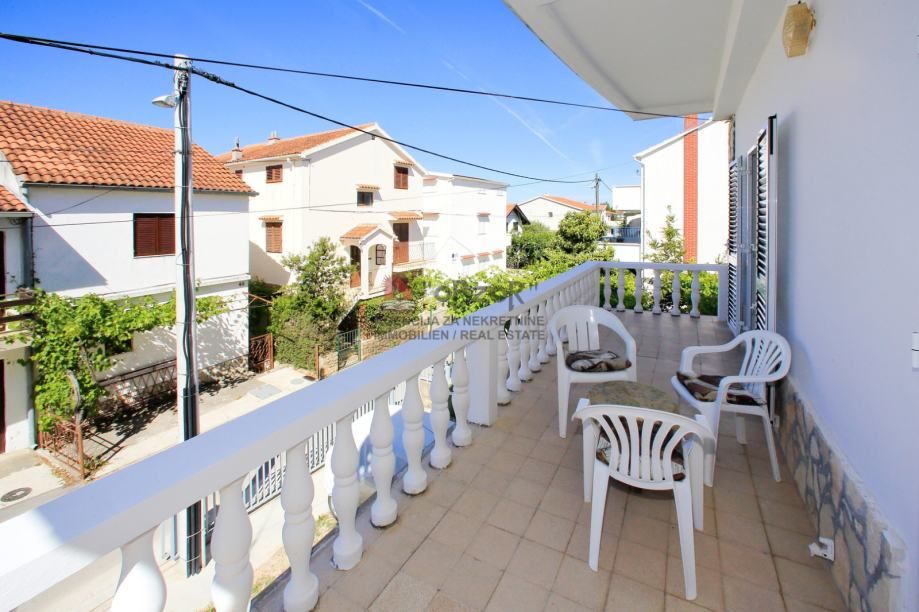 bibinje-apartmanska kuća- drugi red od mora - slika 7