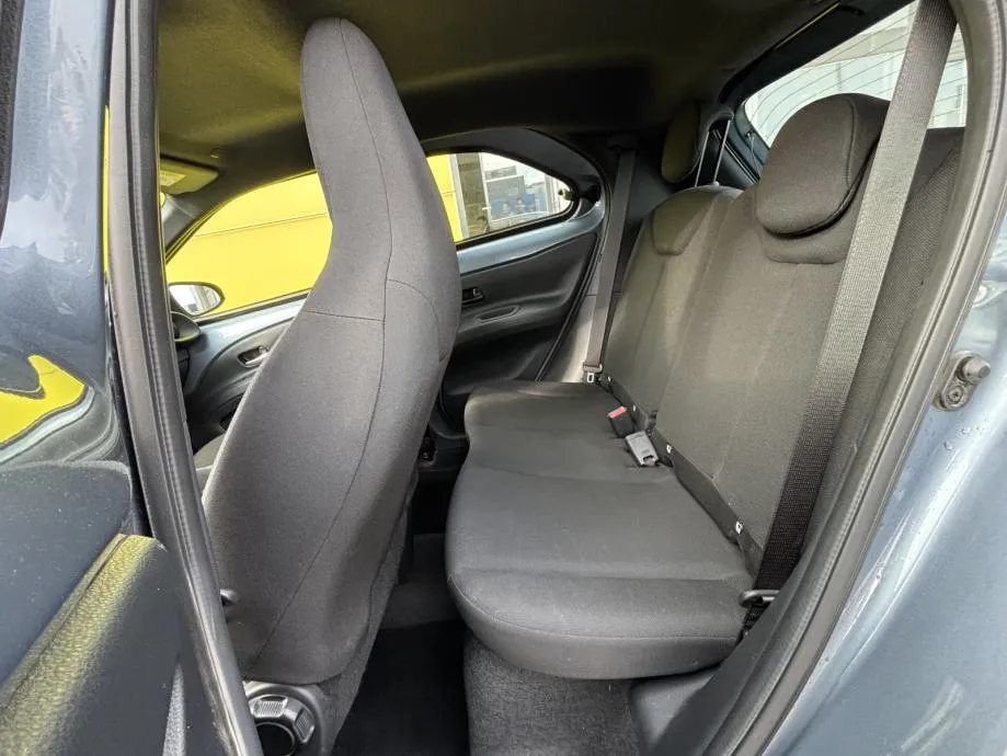 toyota aygo x 1,0 vvt - i x-play - slika 9
