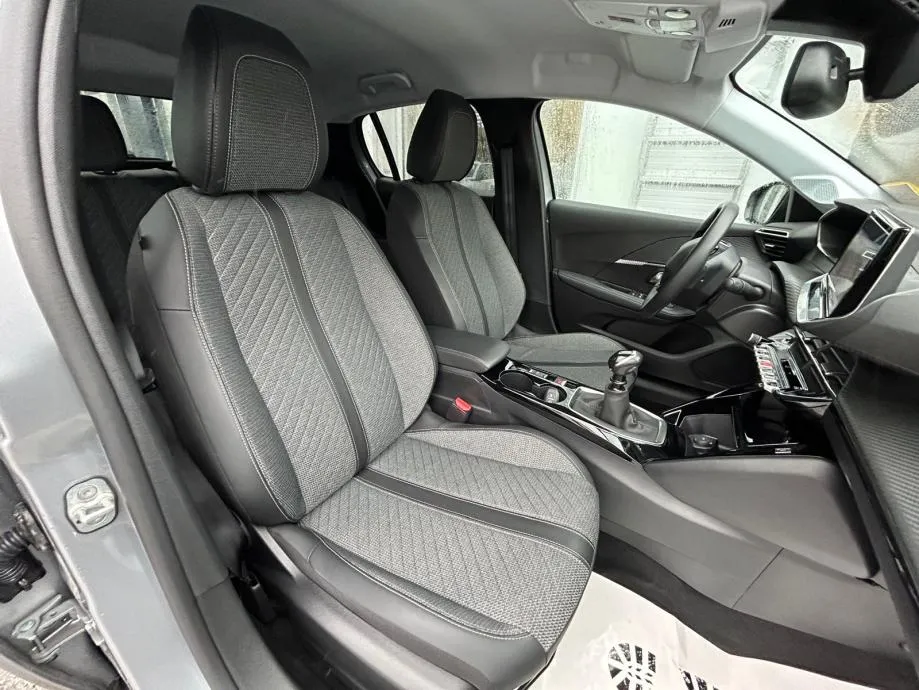peugeot 208 allure 100 2025 - gratis registracija + 4 zimske gume! - slika 9