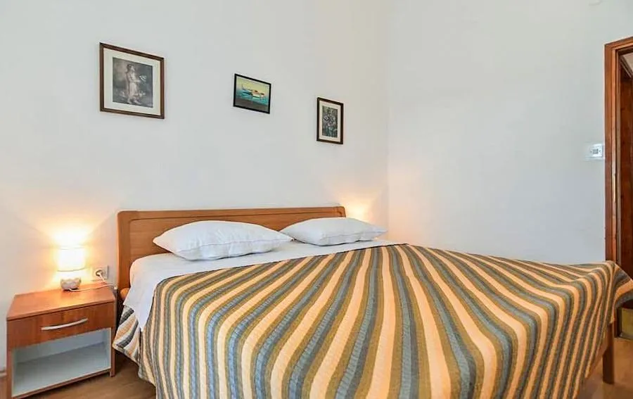 fažana-turistička nekretnina s 7 apartmana i bazenom - slika 11