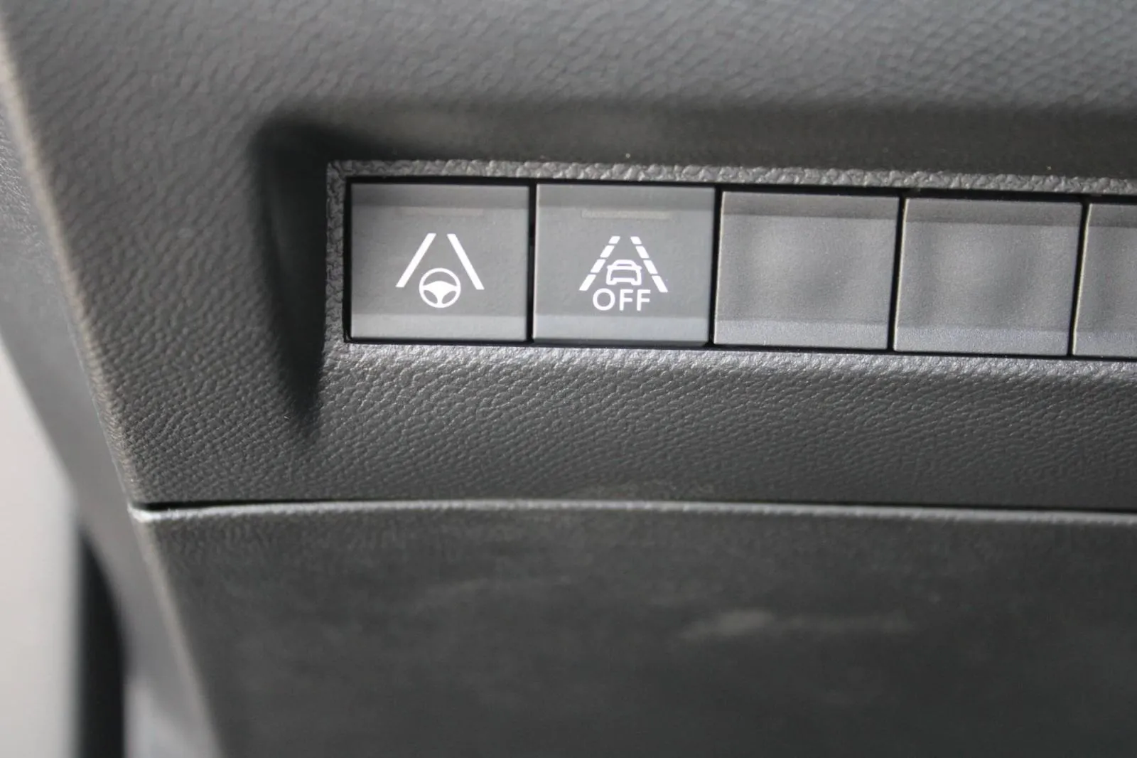 peugeot 2008 155 gt line automatik *panorama, led, kamera* - slika 15