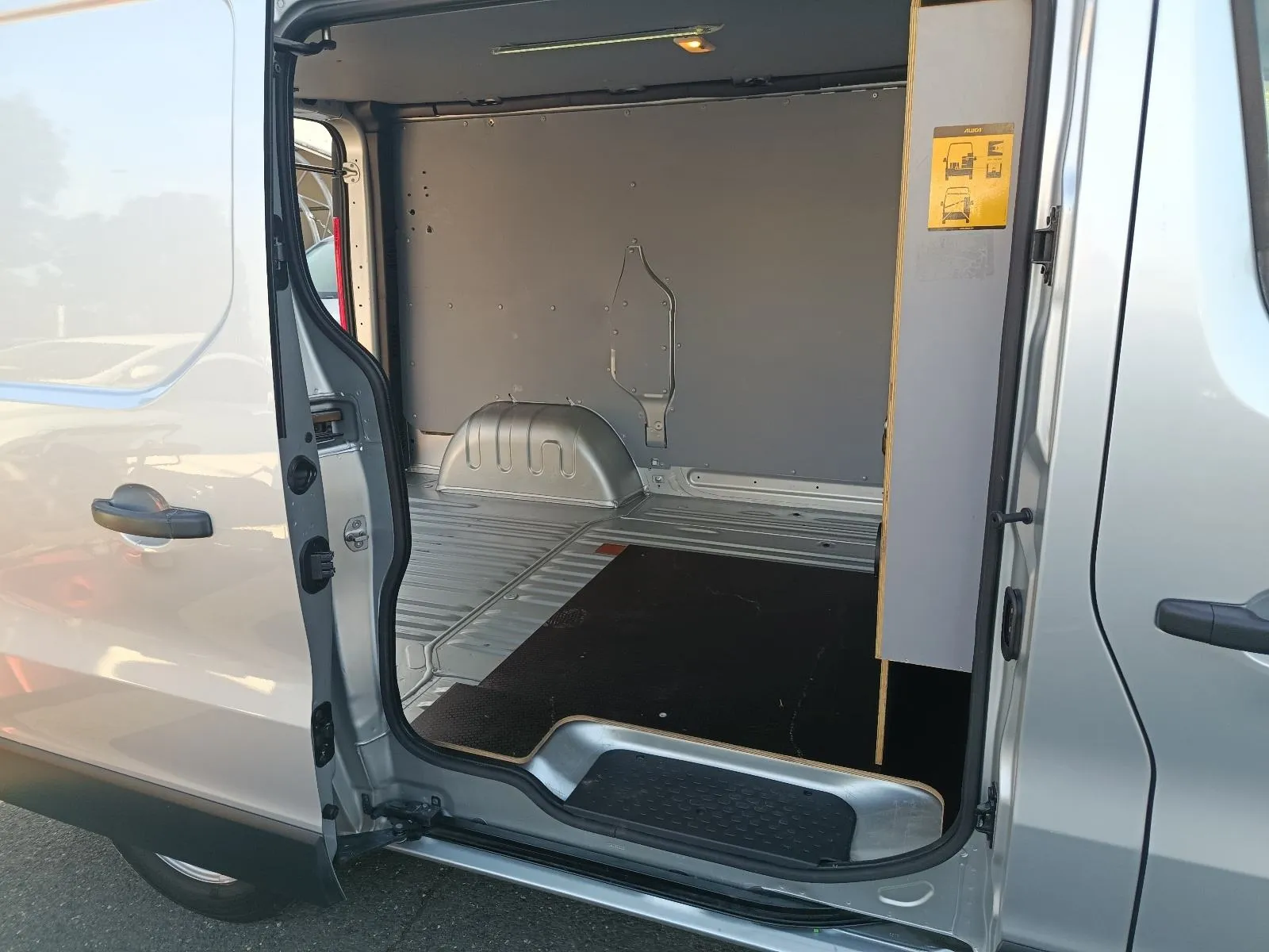 opel vivaro 1,6 cdti,do 2 g jamstva,vozilo u sustavu pdv-a, 2019 god. - slika 9