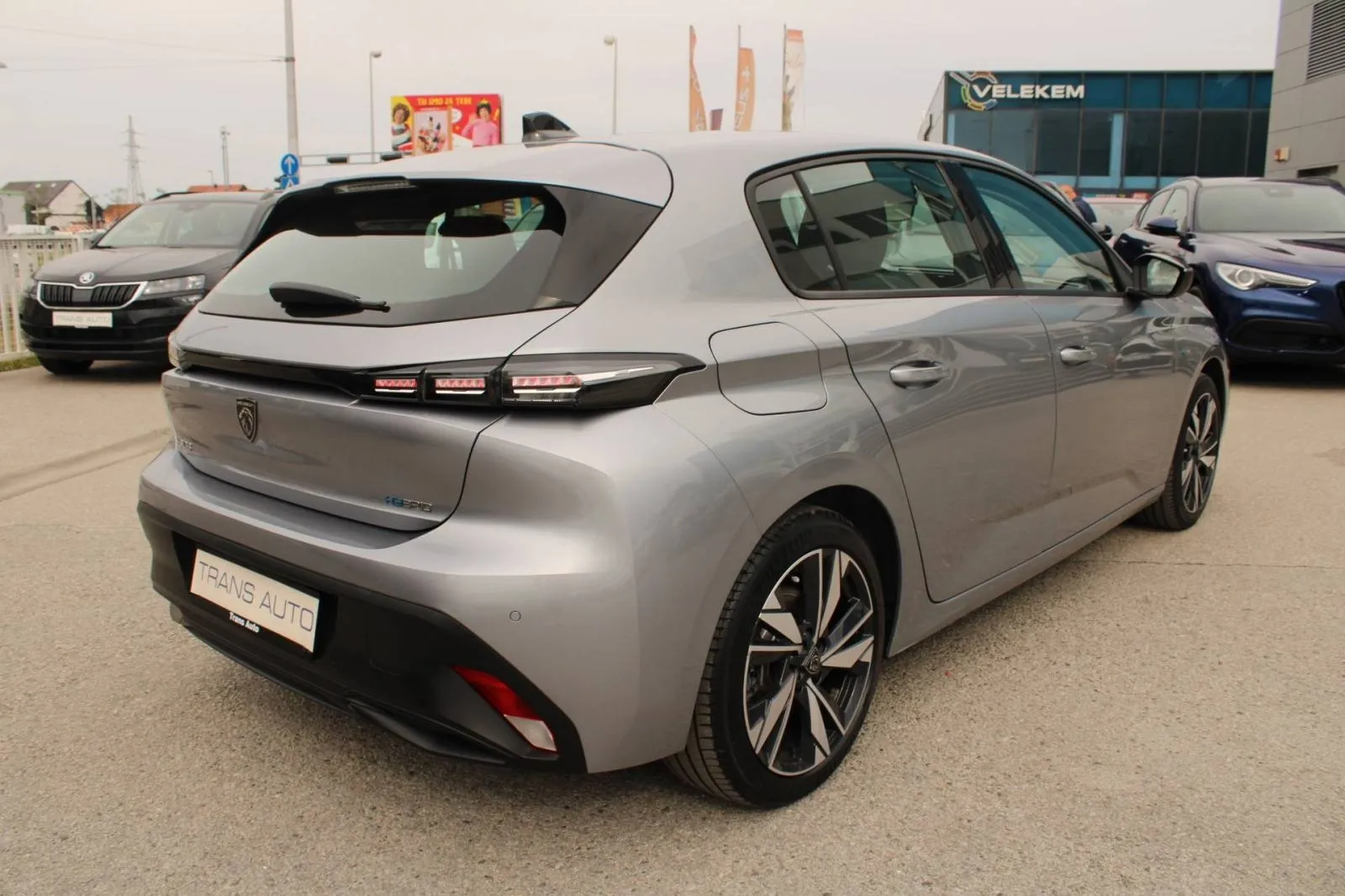 peugeot 308 1.6 plug-in hybrid 180 automatik *led, navigacija* - slika 5