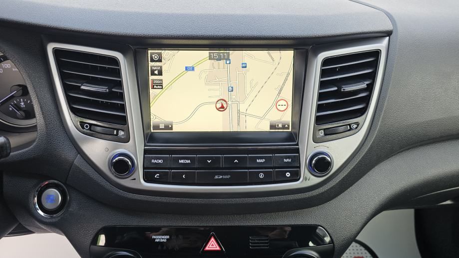 hyundai tucson 1.7 crdi,xenon,panorama,navigacija,kamera,gr.sj,alu 17, - slika 14