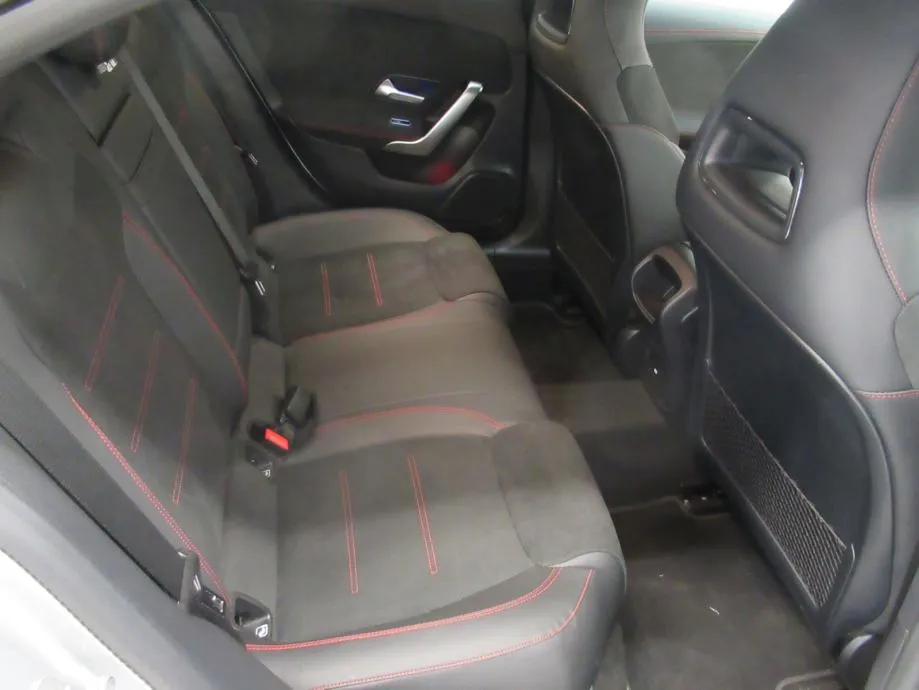 mercedes-benz cla 200 d amg line - slika 12