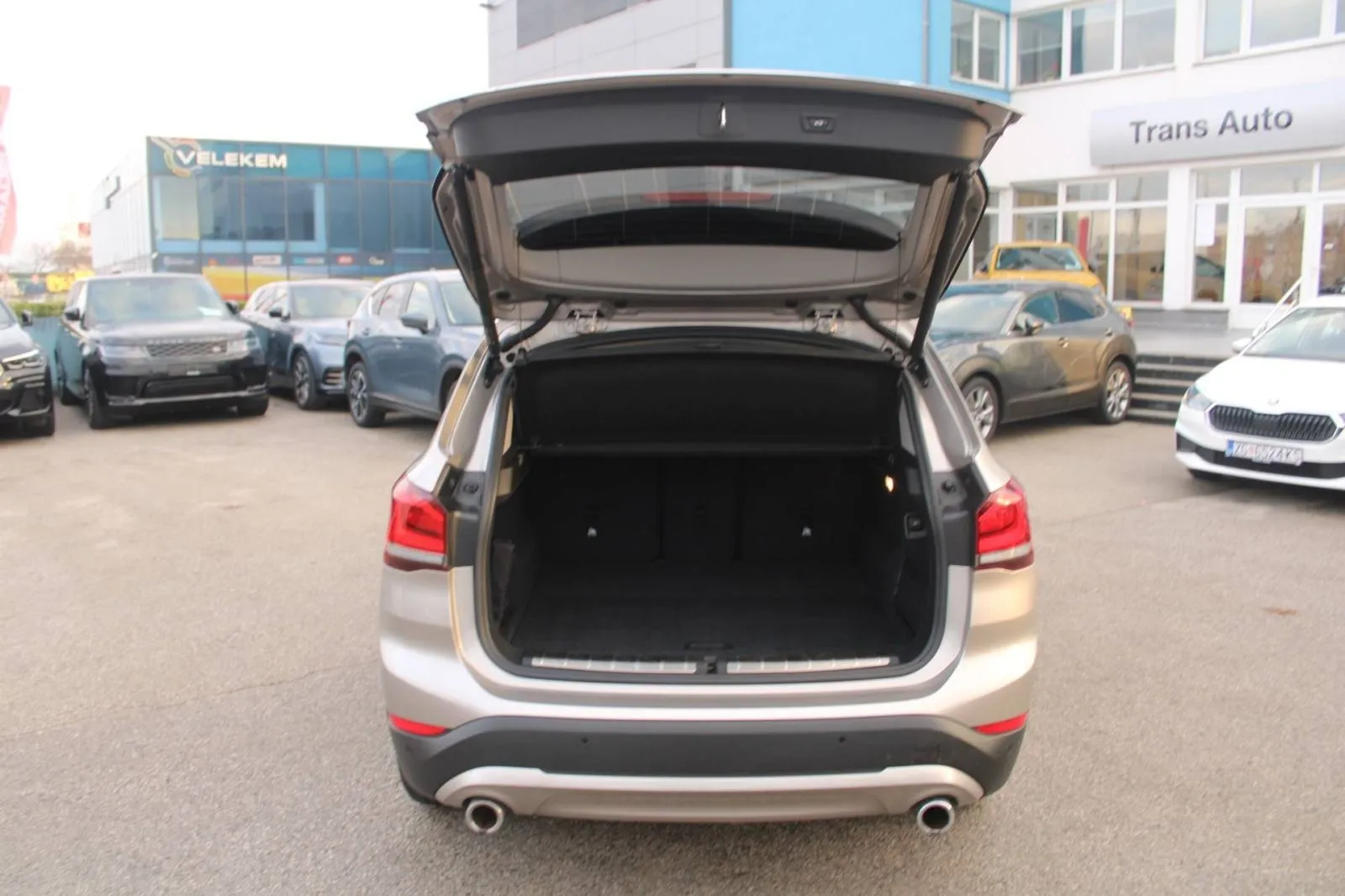 bmw x1 20d xdrive automatik *led, navigacija* - slika 9
