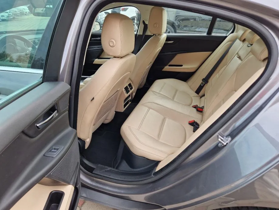 jaguar xe 2.0 d 2015.,automatik, veliki servis, navi, koža, xenon - slika 12