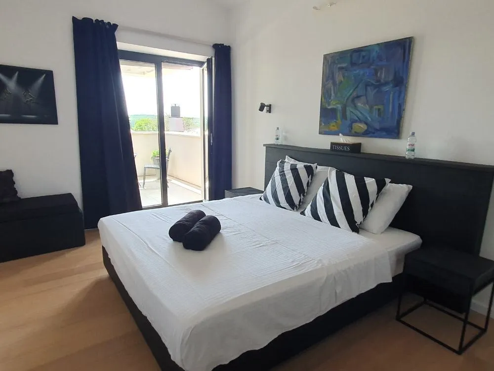 kuća: poreč, 349 m2, villa s bazenom, ljetnom kuhinjom, dupla garaža - slika 16