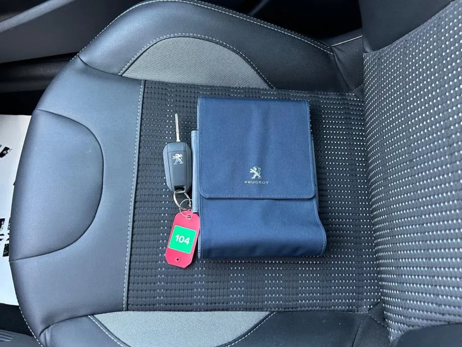 peugeot 2008 allure - 2017 - 44.000km - navi - reg 1 god !!! - slika 20