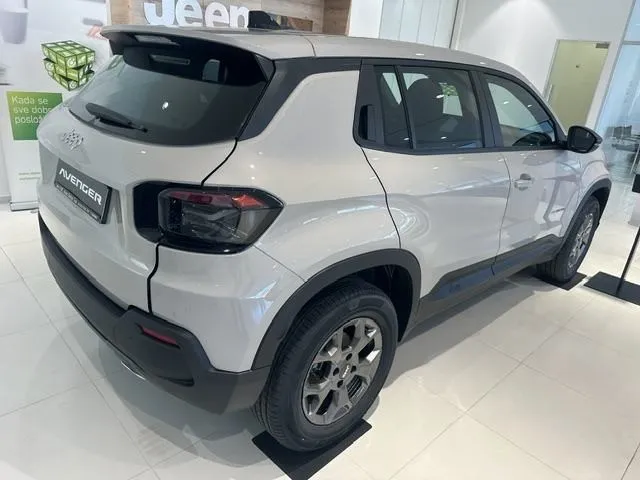 jeep avenger 1.2 mt longitude - slika 4