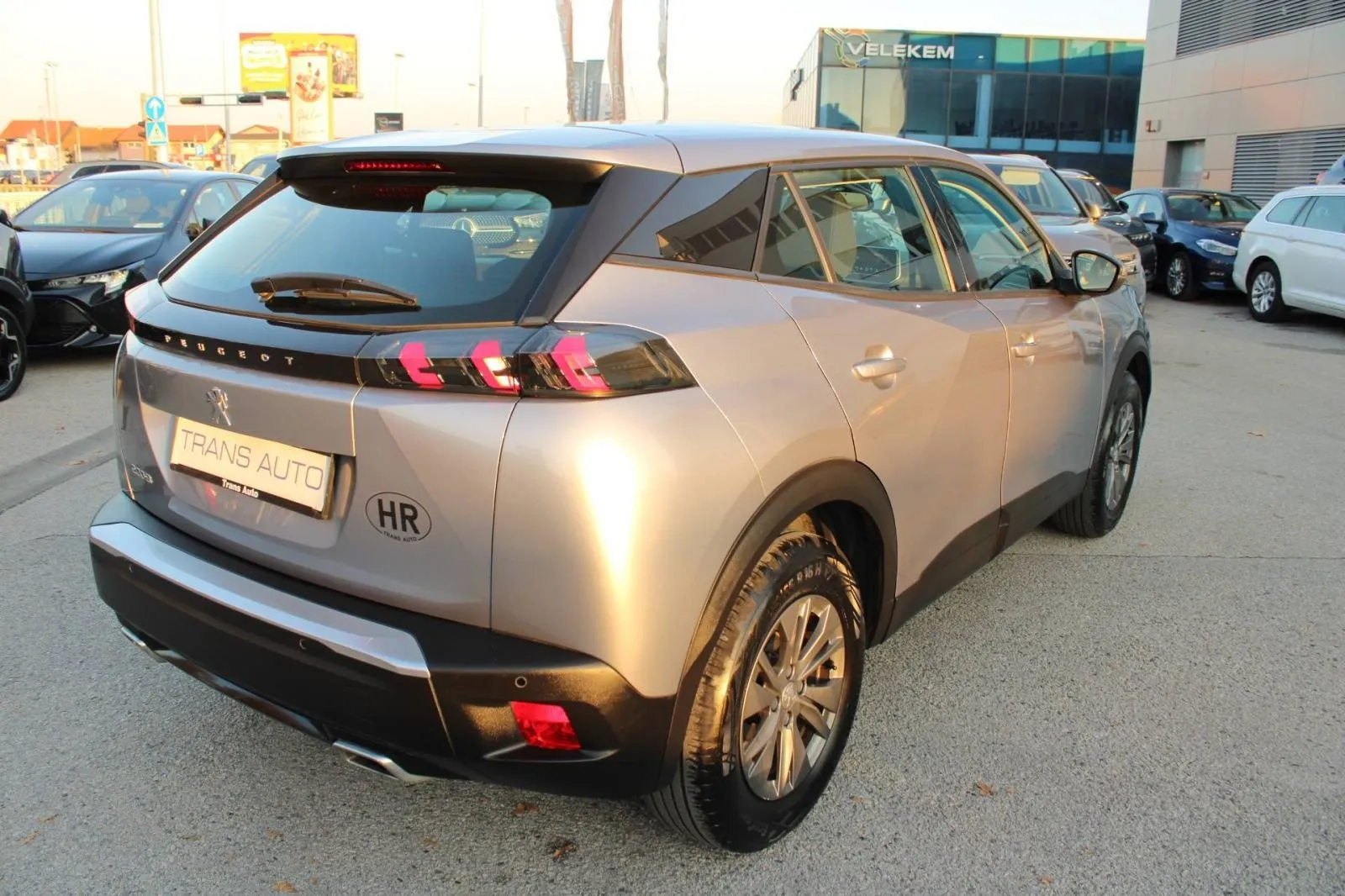 peugeot 2008 1.2 puretech automatik *led, navigacija* - slika 5