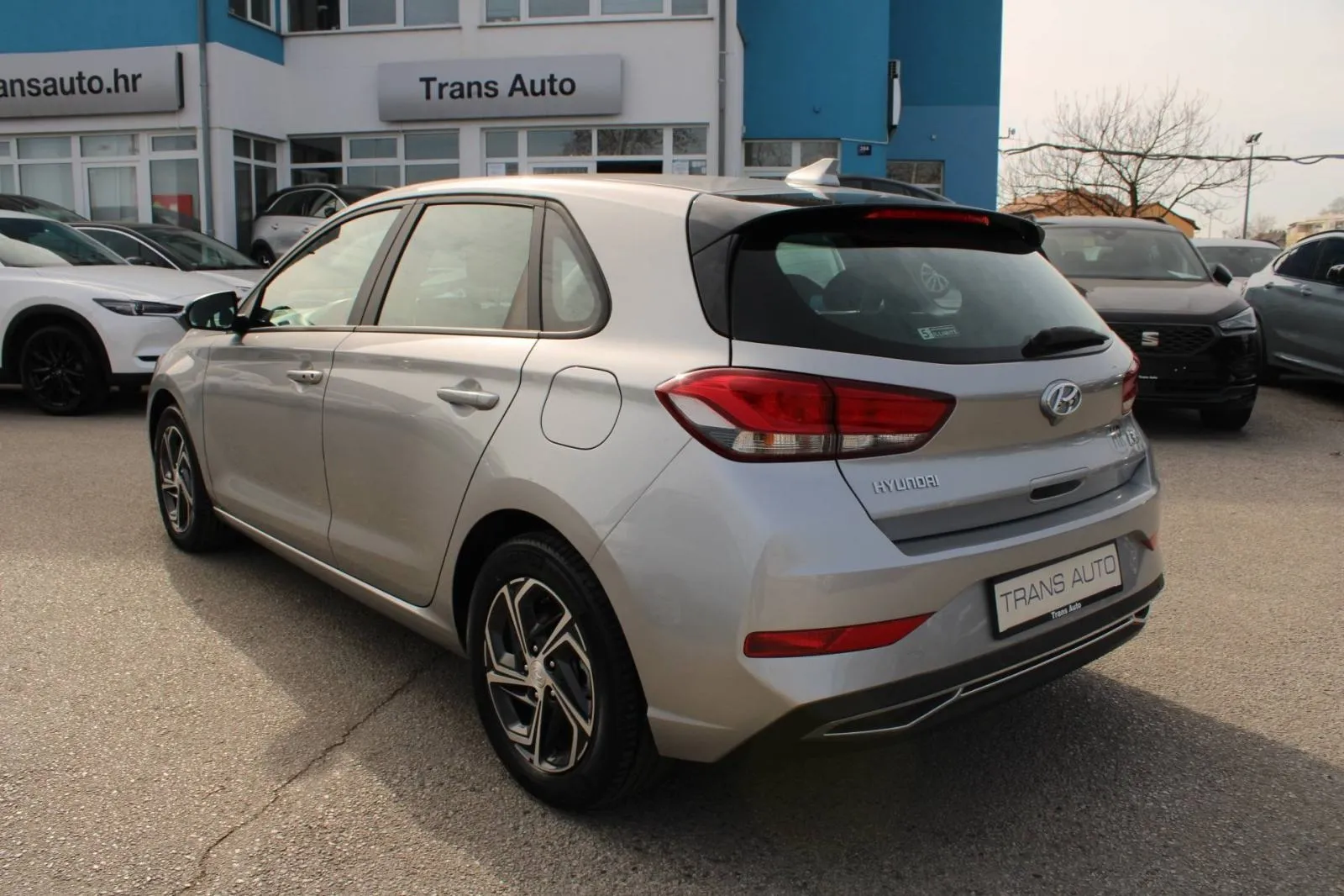 hyundai i30 1.6 crdi automatik *led, navigacija, kamera* - slika 7