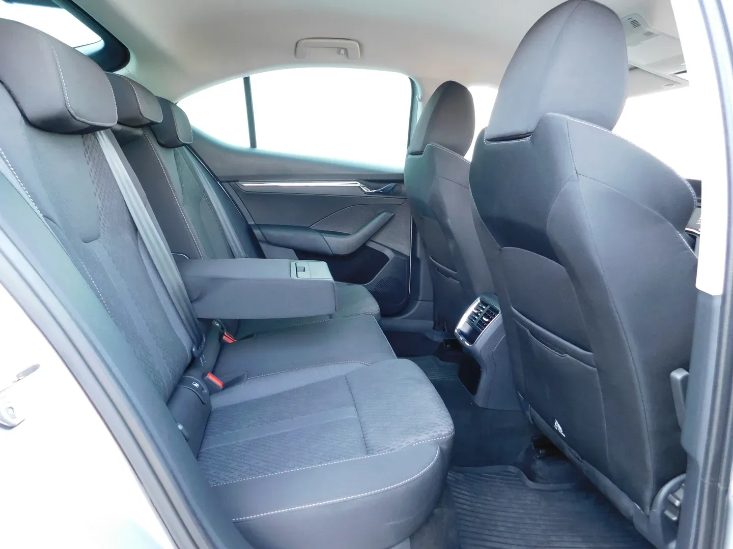 10419 škoda octavia style 2.0 tdi - slika 13